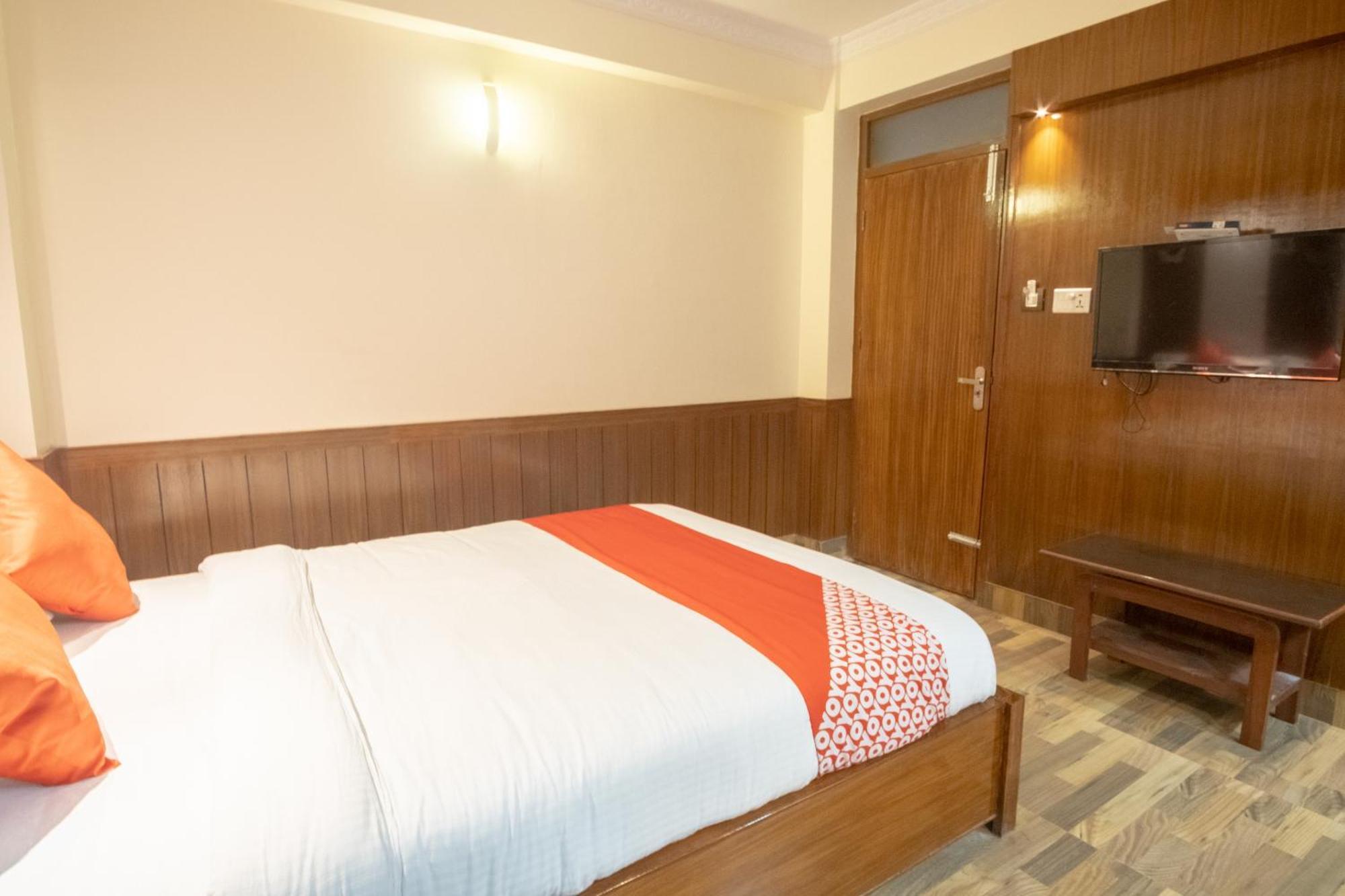 Oyo 304 Hotel Manama Balaju 外观 照片