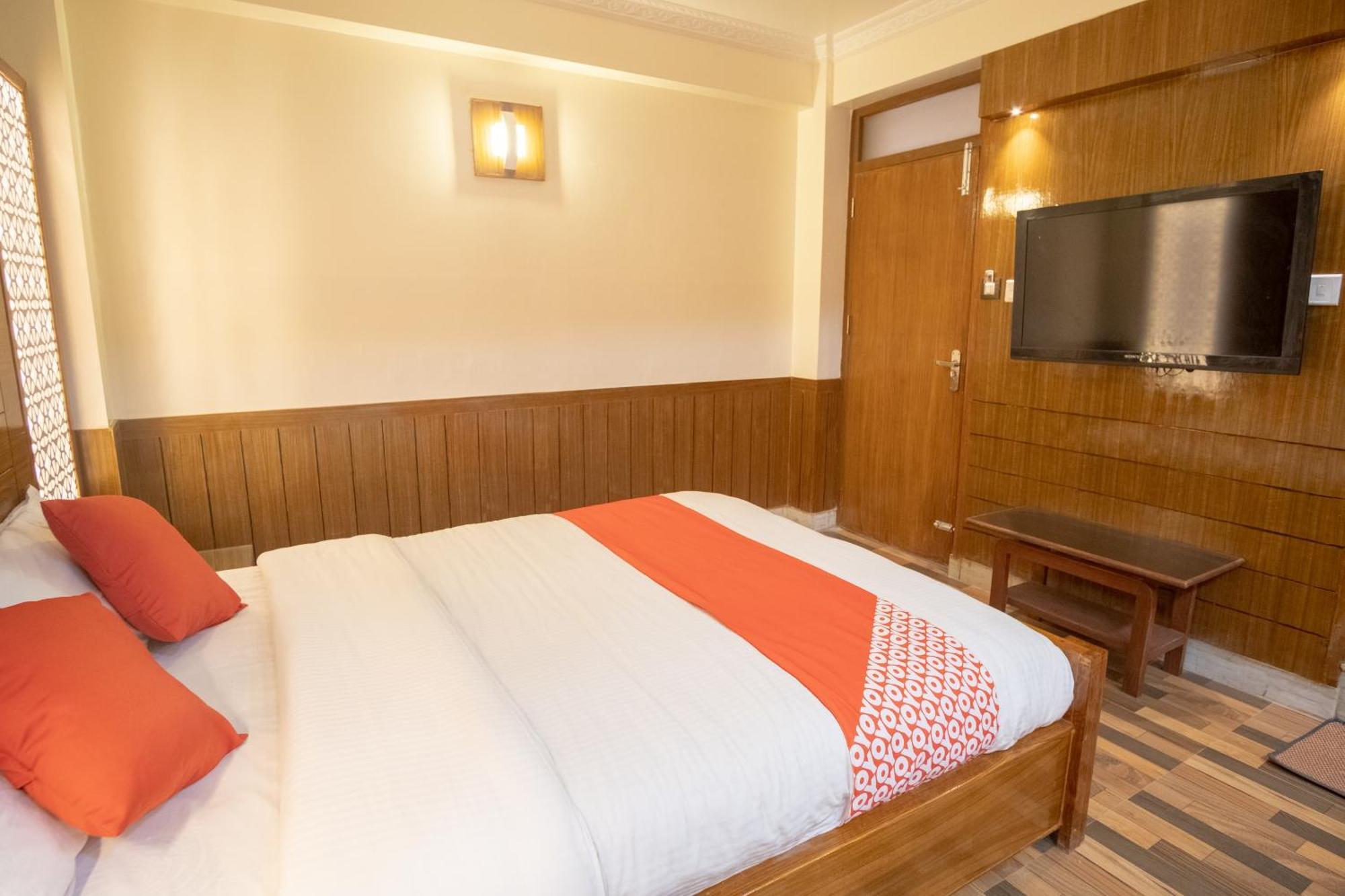 Oyo 304 Hotel Manama Balaju 外观 照片