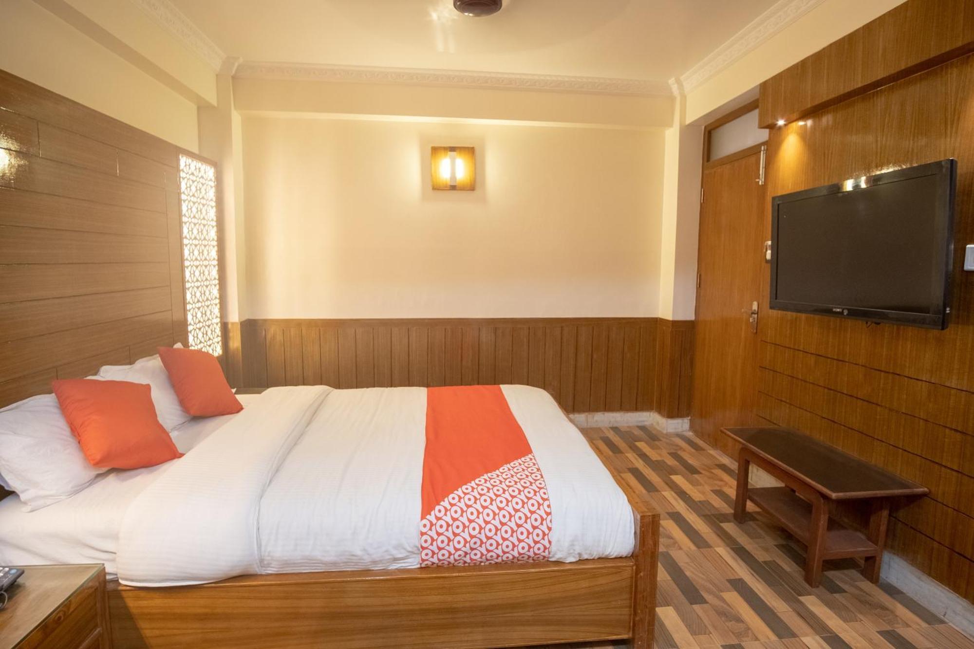Oyo 304 Hotel Manama Balaju 外观 照片