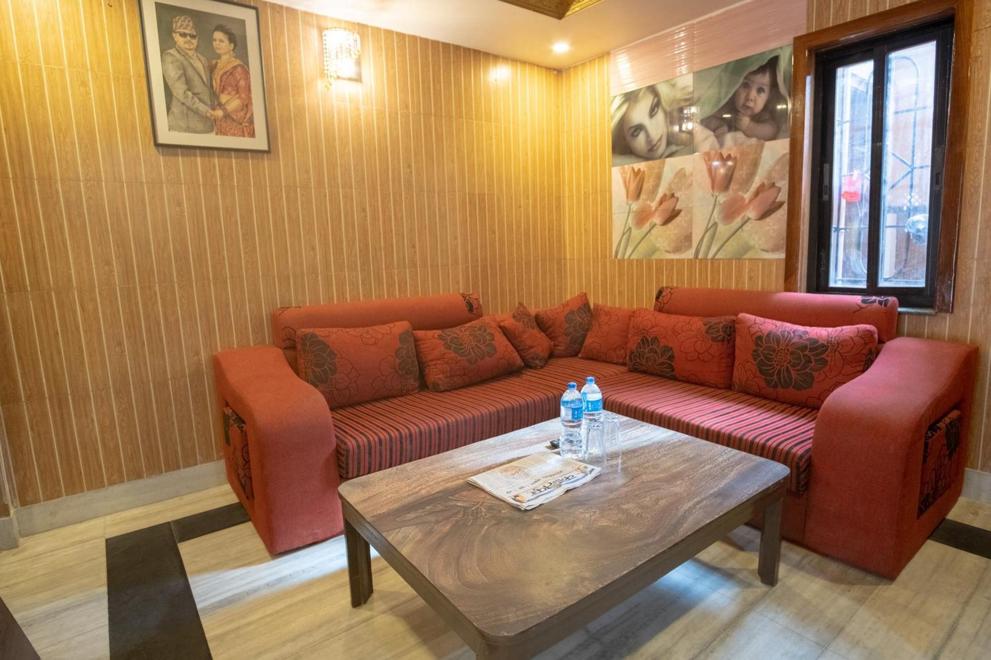 Oyo 304 Hotel Manama Balaju 外观 照片