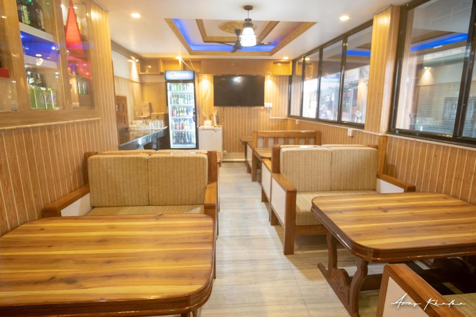 Oyo 304 Hotel Manama Balaju 外观 照片