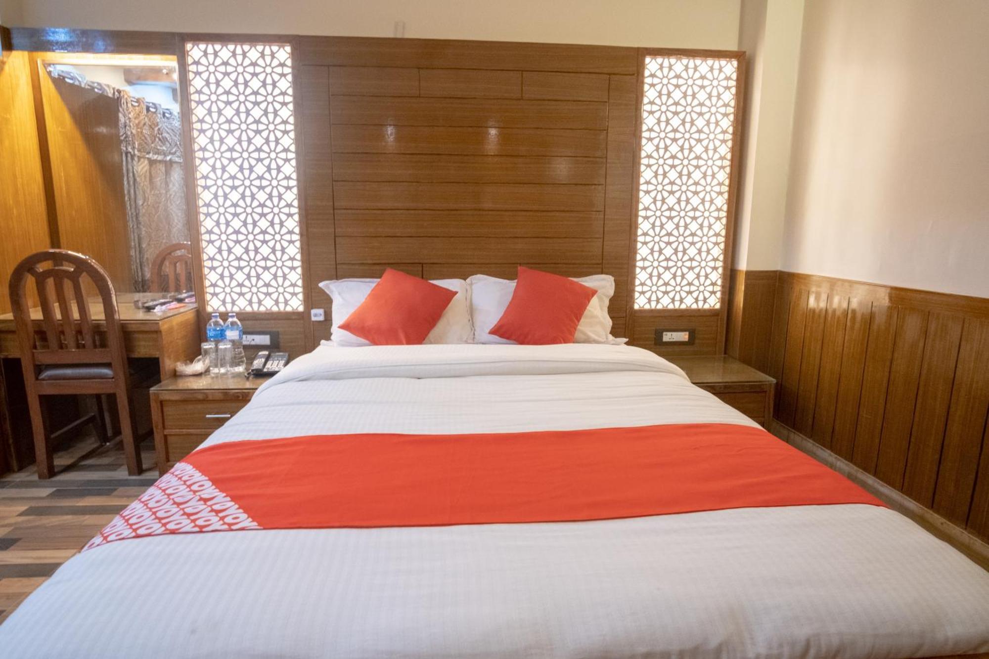 Oyo 304 Hotel Manama Balaju 外观 照片